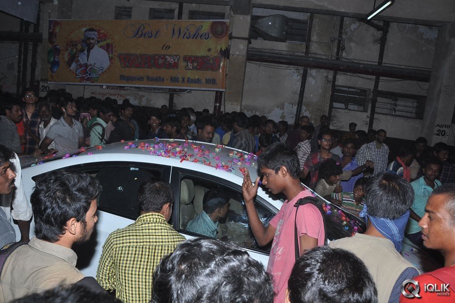 Mukunda-Movie-Hungama-at-Sandhya-Theatre